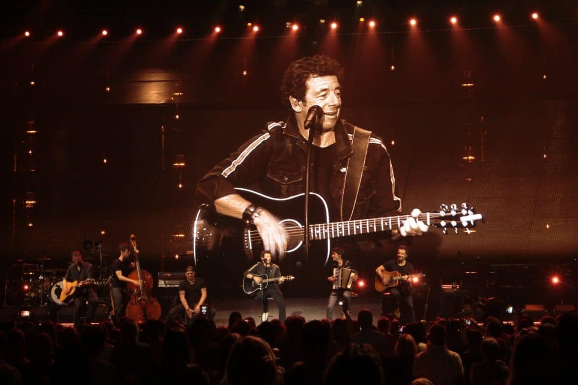 Patrick Bruel fête les 100 ans d'une fan en concert