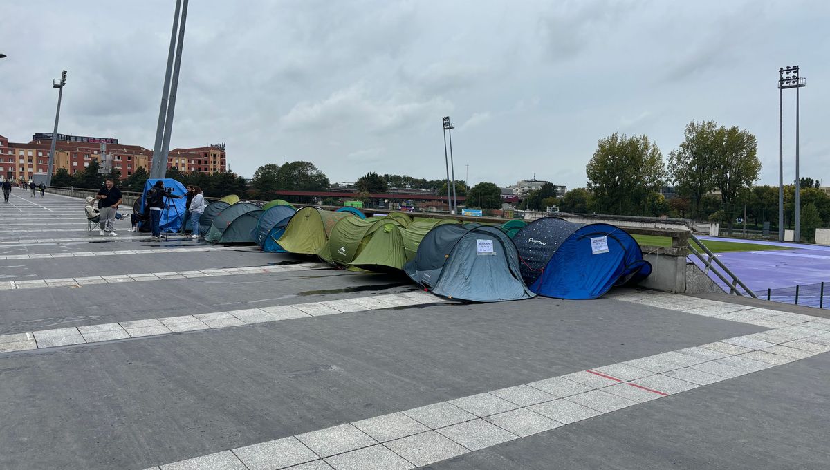 Mylène Farmer des fans campent déjà à Paris